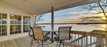 Peaceful Big Sandy Home w/ Deck on Kentucky Lake!