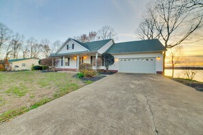 House (2 Bedrooms) | Interior - Peaceful Big Sandy Home w/ Deck on Kentucky Lake! (Big Sandy)