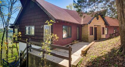 'ledge Lodge' Burkesville Getaway: Pool & Views!