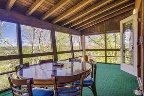 Interior - 'ledge Lodge' Burkesville Getaway: Pool & Views! (Burkesville)