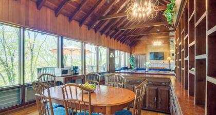 'ledge Lodge' Burkesville Getaway: Pool & Views!