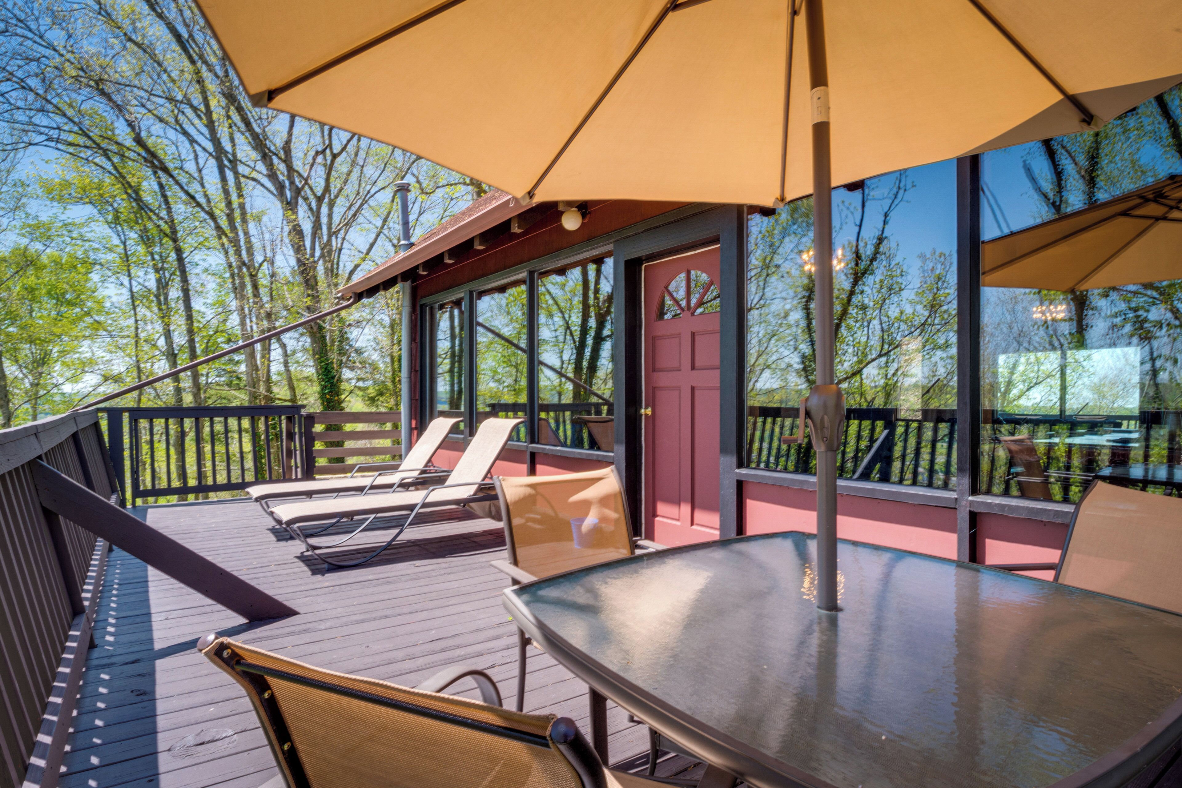 'ledge Lodge' Burkesville Getaway: Pool & Views!