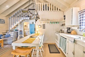 Cottage (2 Bedrooms) | Interior - Private Lake Access & Canoes: Pennsylvania Cottage (Poyntelle)