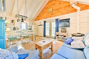 Cottage (2 Bedrooms) | Interior - Private Lake Access & Canoes: Pennsylvania Cottage (Poyntelle)