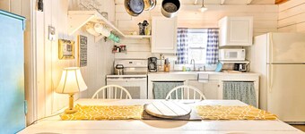 Private Lake Access & Canoes: Pennsylvania Cottage