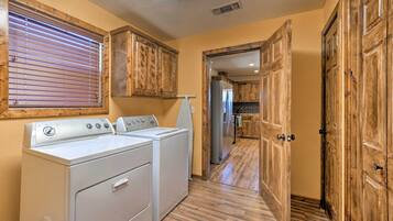 Cottage (2 Bedrooms) | Interior