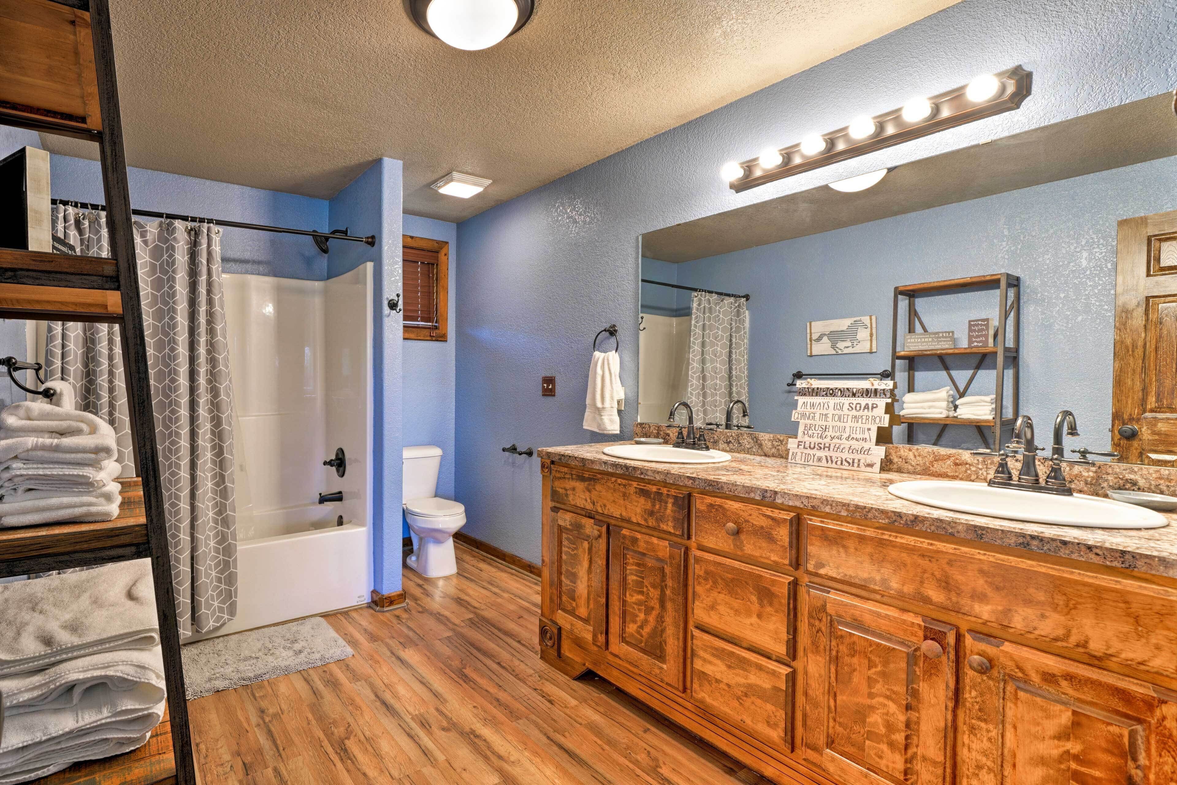 Mcalester Cottage w/ 30 Private Acres & Ponds!