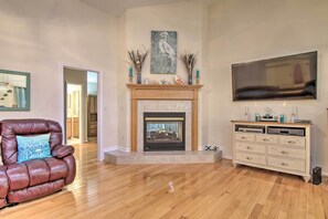 House (3 Bedrooms) | Interior - 2 Mi to Golf: Hot Tub Hideaway in Ocean Pines (Berlin)