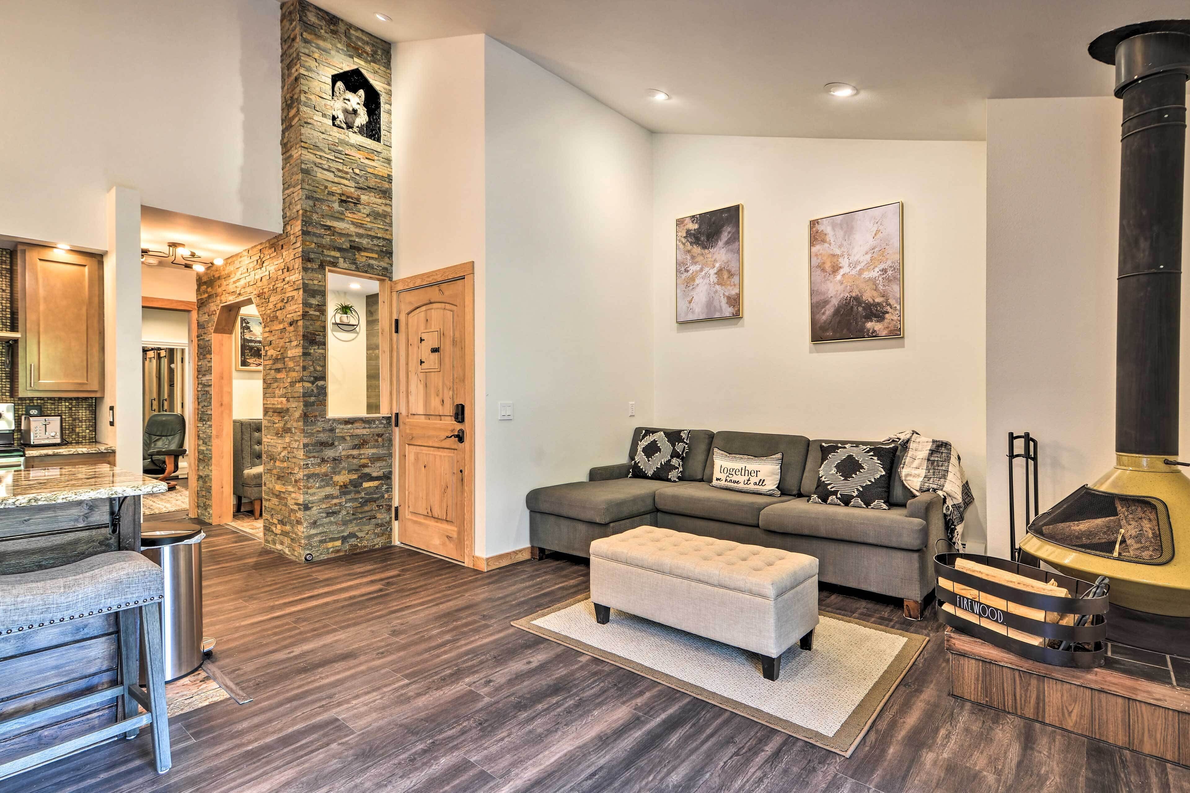 Lovely Estes Park Escape: 1 Mi to National Park!