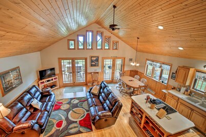 Rapid River Log Cabin w/ Loft on 160 Scenic Acres