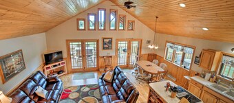 Rapid River Log Cabin w/ Loft on 160 Scenic Acres