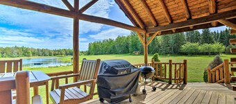 Rapid River Log Cabin w/ Loft on 160 Scenic Acres
