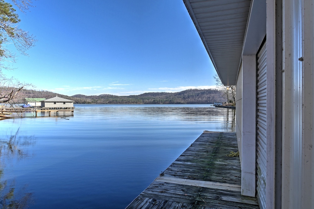 'paradise Cove' Cabin w/ Boathouse & Dock
