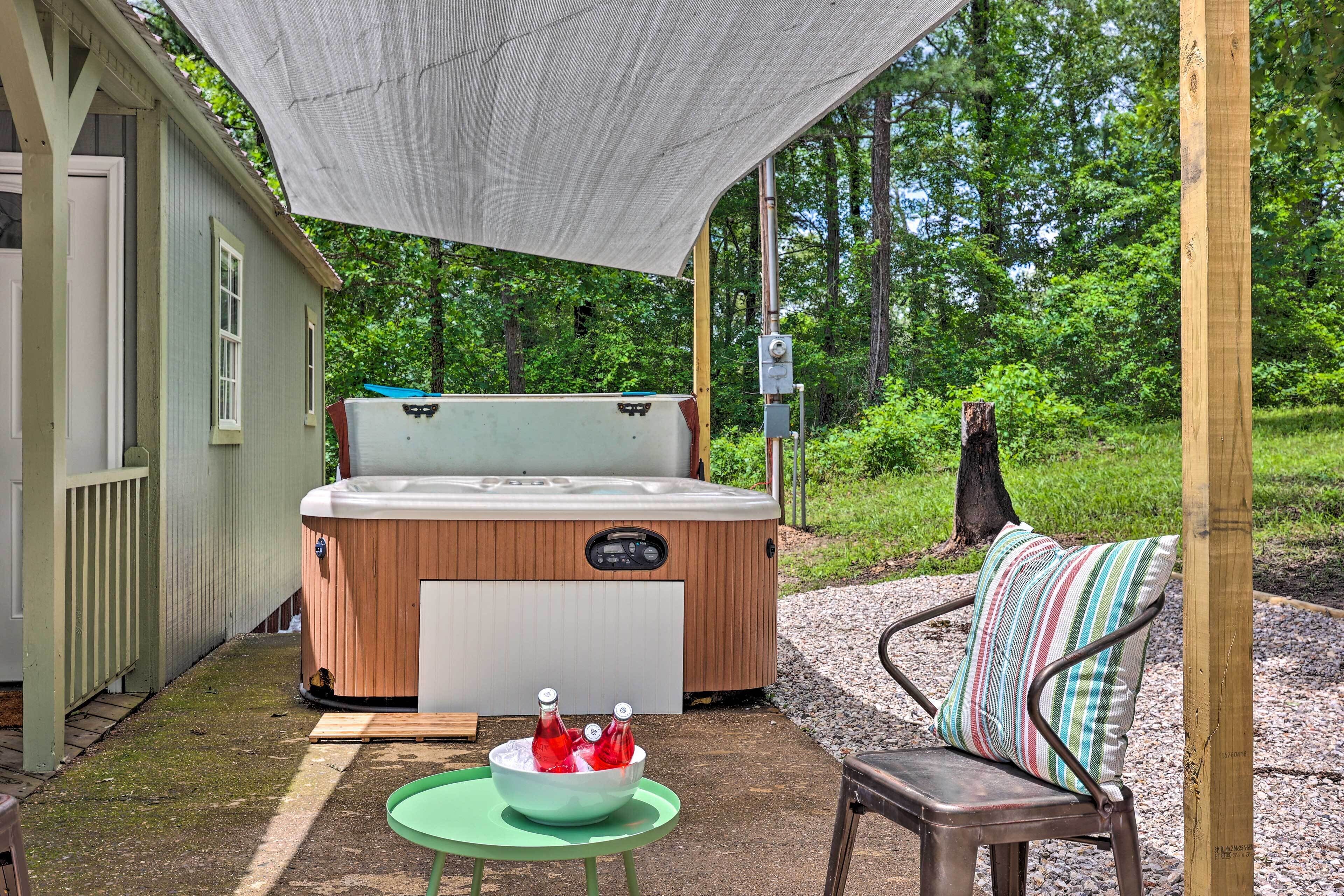 Cozy Bismarck Studio Cabin w/ Private Hot Tub