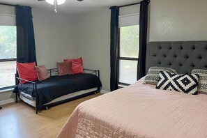 2 bedrooms, iron/ironing board, free cribs/infant beds, bed sheets - Quiet San Antonio Guest Home, 4-acre Property! (San Antonio)