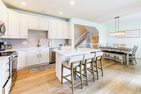 Interior. Bikes, Kayaks, Pool: Getaway 3 Mi to Bethany Beach