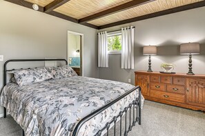 Interior - Newcomb Retreat w/ Mountain Views & Fire Pit! (Newcomb)