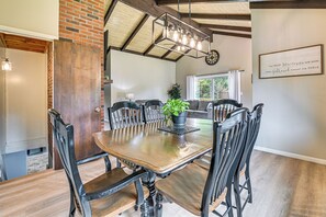 Interior - Newcomb Retreat w/ Mountain Views & Fire Pit! (Newcomb)