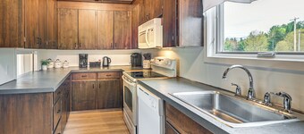 Newcomb Retreat w/ Mountain Views & Fire Pit!