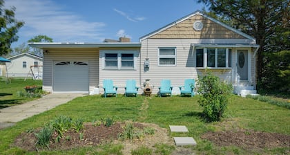 New Jersey Cottage w/ Grill - Short Walk to Beach!