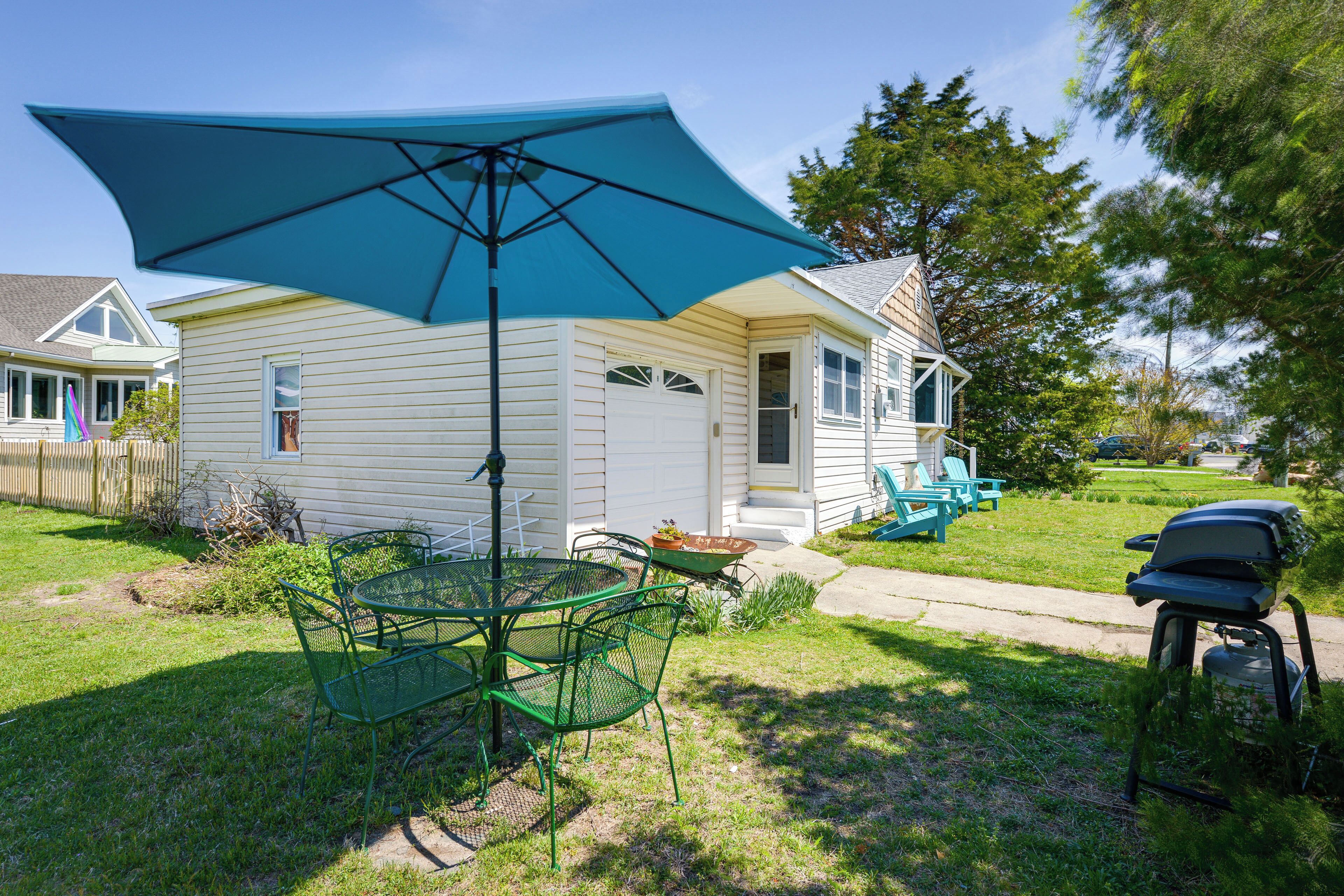 New Jersey Cottage w/ Grill - Short Walk to Beach!