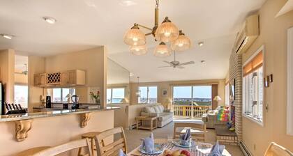 Narragansett Home w/ Scenic Deck < 2 Mi to Beach!