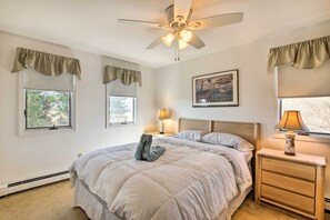 4 bedrooms, iron/ironing board, bed sheets - Narragansett Home w/ Scenic Deck < 2 Mi to Beach! (Narragansett)