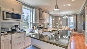 House (4 Bedrooms) | Interior