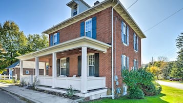 House (4 Bedrooms) | Front of property