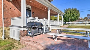 A brick building with a covered patio, a barbecue grill, and picnic tables. - Quaint Ligonier Family Home - 3 Miles to Idlewild! (Ligonier)