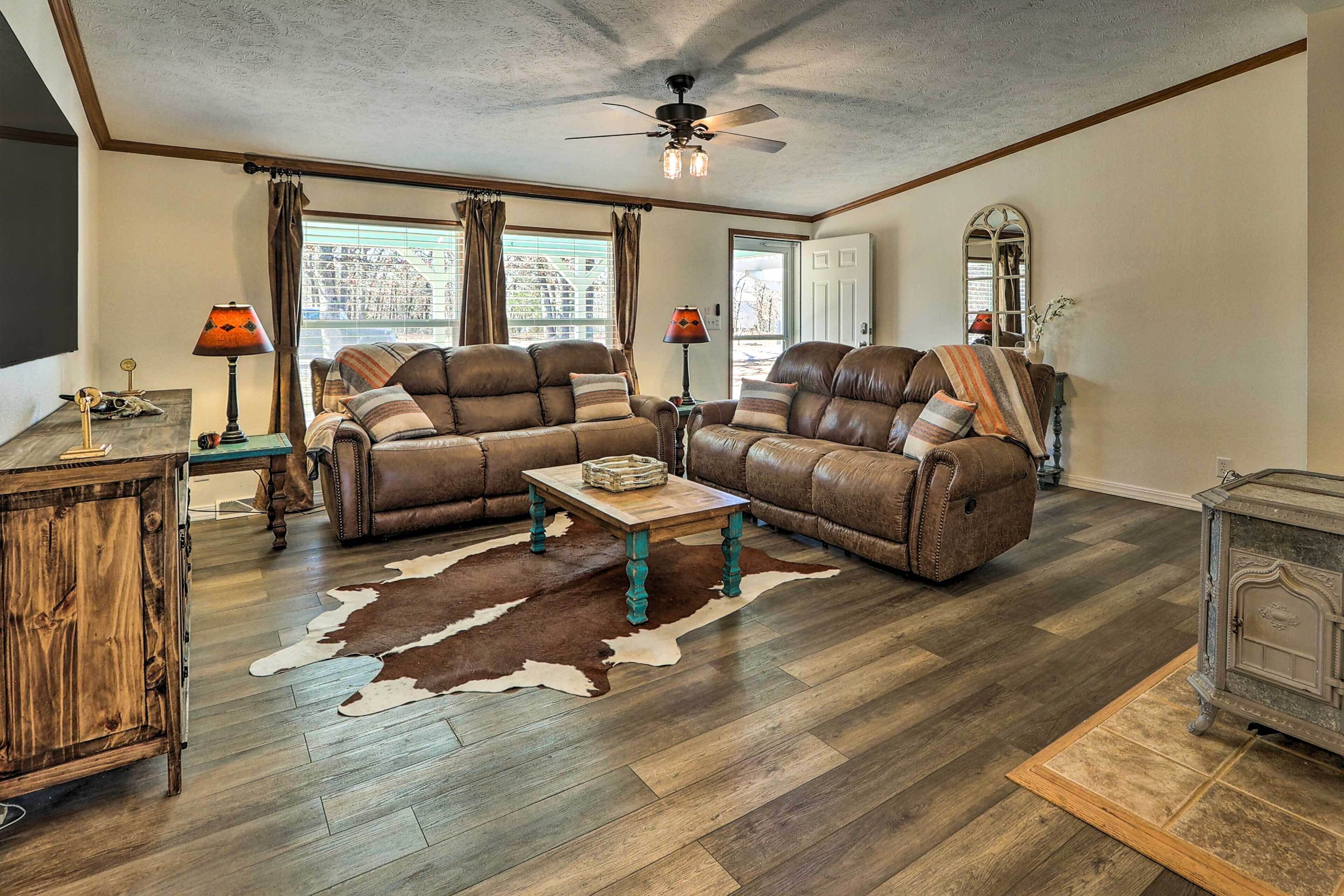 Elk City Cabin w/ Deck & Gas Grill!