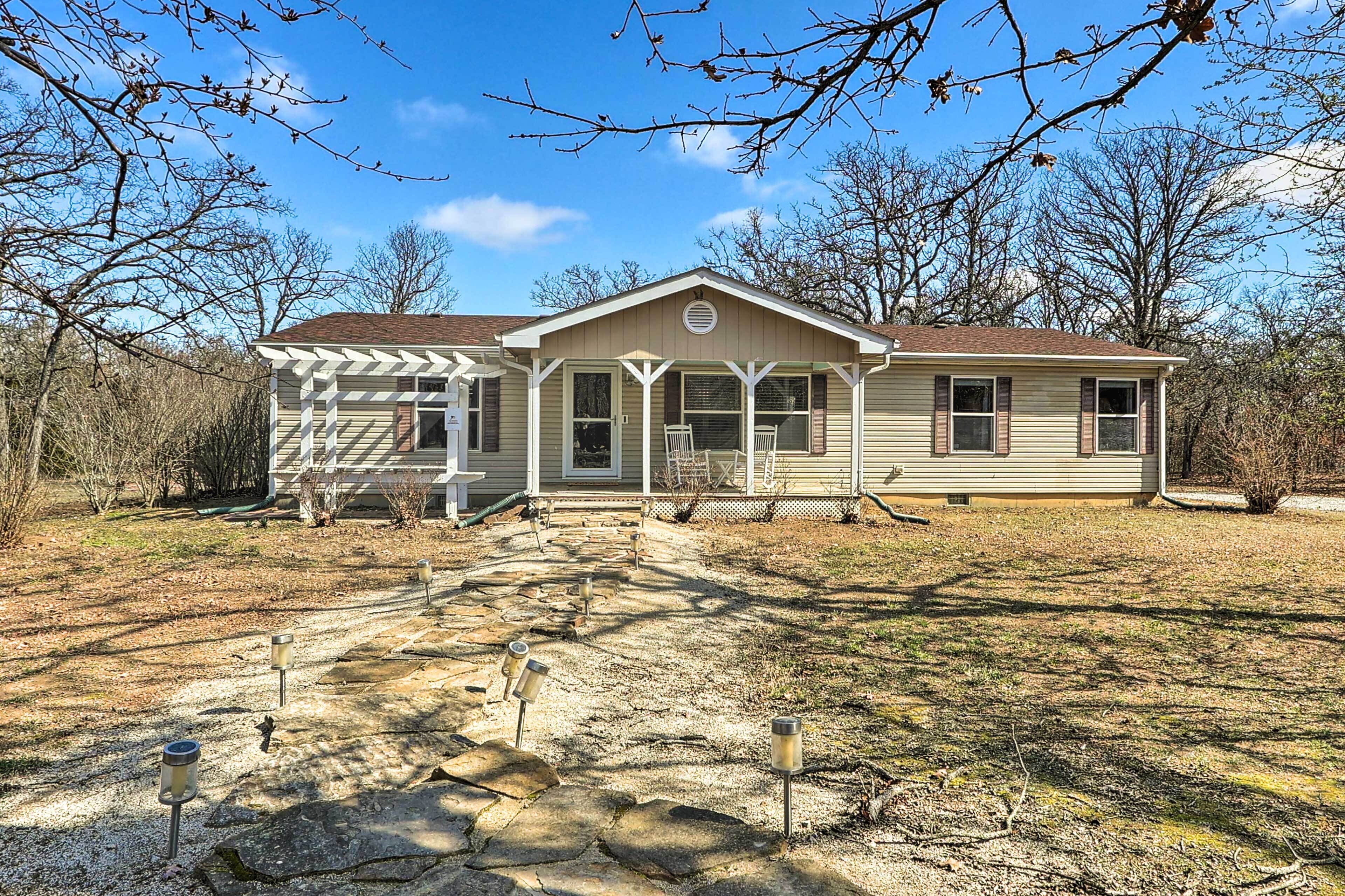 Elk City Cabin w/ Deck & Gas Grill!