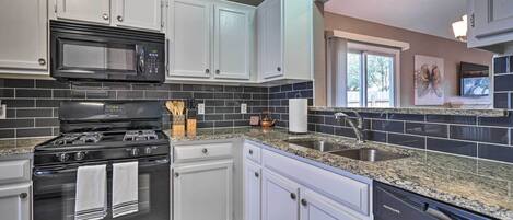 Hus (3 Bedrooms) | Eget kök | Mikrovågsugn, ugn, spishäll och diskmaskin