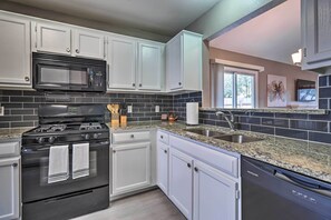 House (3 Bedrooms) | Private kitchen