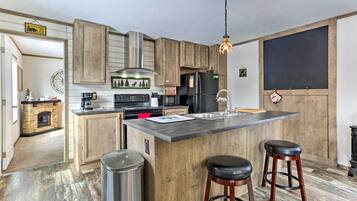 House (3 Bedrooms) | Interior