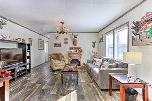 Mountain-view Hamden Hideaway w/ BBQ Grill!