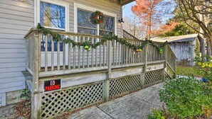 A house with a wooden porch decorated with Christmas garlands and a 'B PARKING' sign. - Serene West Cape May Getaway: Walk to Beach! (Cape May)