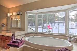 House (4 Bedrooms) | Interior - Secluded Home w/ Pool ~ 14 Mi to Coeur D'alene! (Post Falls)