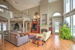 House (4 Bedrooms) | Interior - Secluded Home w/ Pool ~ 14 Mi to Coeur D'alene! (Post Falls)