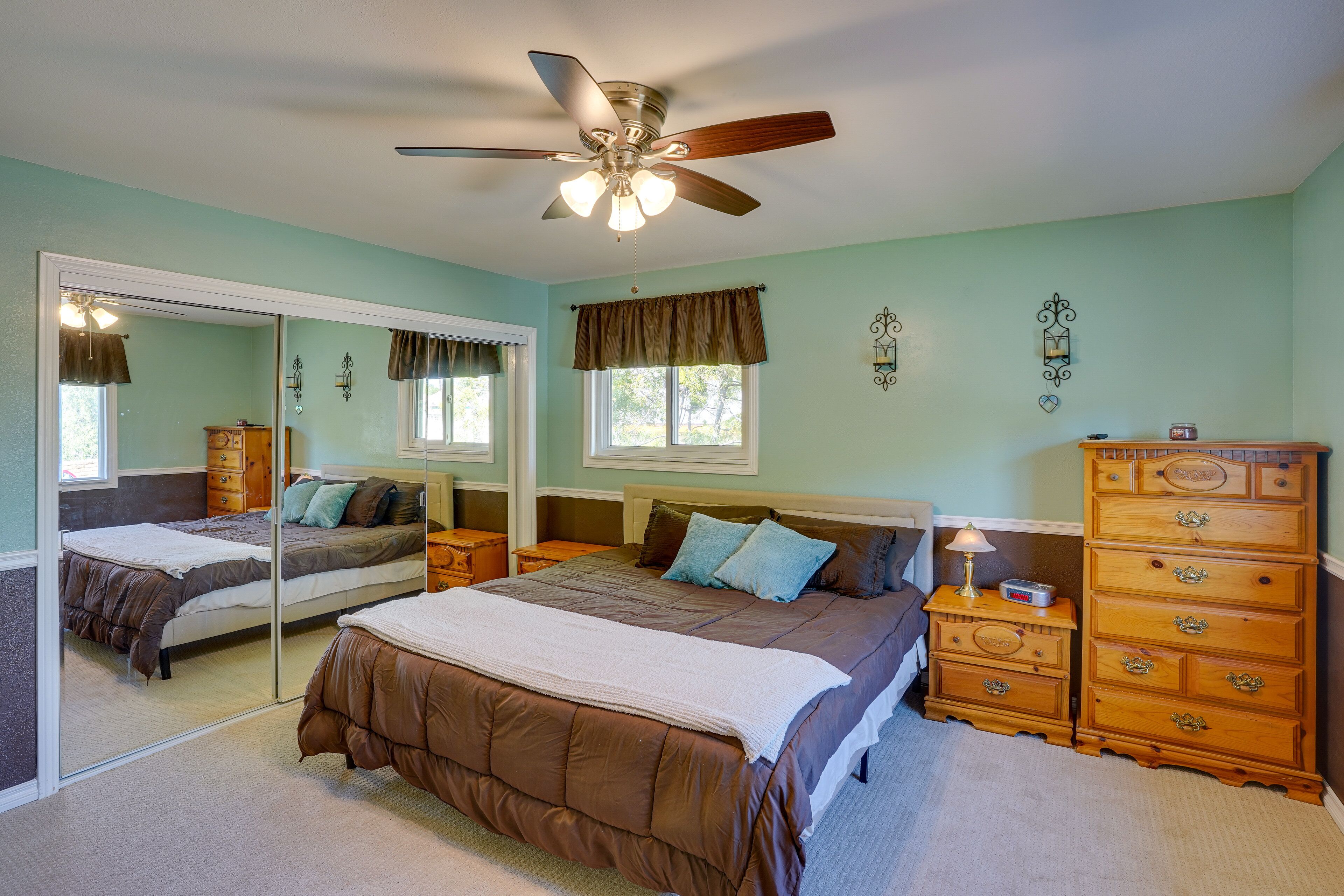 Santa Ana Home w/ Patio, 9 Mi to Disneyland!