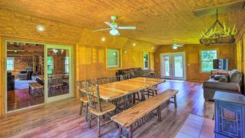 House (6 Bedrooms) | Interior