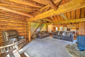 House (6 Bedrooms) | Interior