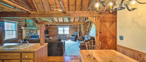 House (6 Bedrooms) | Interior