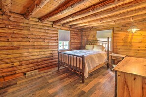 Interior - Rustic Zanesville Getaway w/ Expansive Yard! (Zanesville)