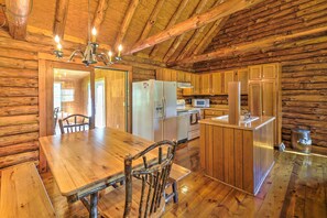 House (6 Bedrooms) | Interior - Rustic Zanesville Getaway w/ Expansive Yard! (Zanesville)