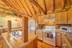 House (6 Bedrooms) | Interior