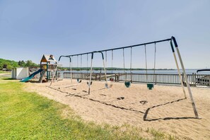 Apartment (2 Bedrooms) | Interior - Pool + Hot Tub Access! Portage Lake Condo w/ Deck (Onekama)