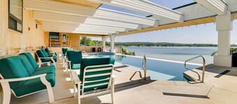 Portage Lake Condo w/ Deck & Pool Access!