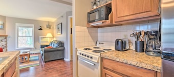 Portage Lake Condo w/ Deck & Pool Access!