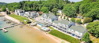 Pool + Hot Tub Access! Portage Lake Condo w/ Deck